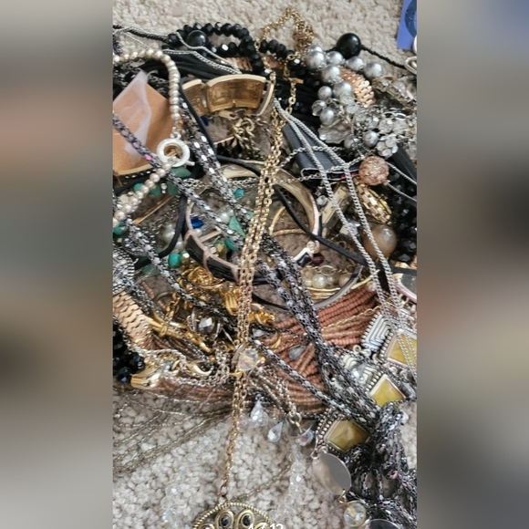 Mystery Costume Jewelry Bag 2.7 pounds - Picture 12 of 12